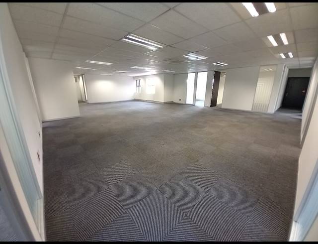 631M² OFFICE TO LET IN BRYANSTON